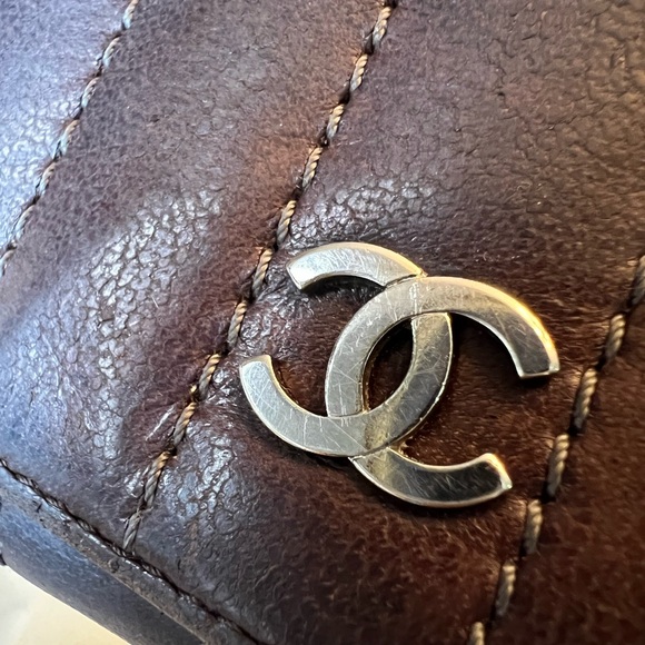 CHANEL Quilted Bifold Brown Lambskin Leather Compact Wallet - Picture 5 of 9